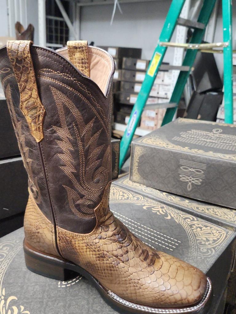 Western cowboy boot with embroidery