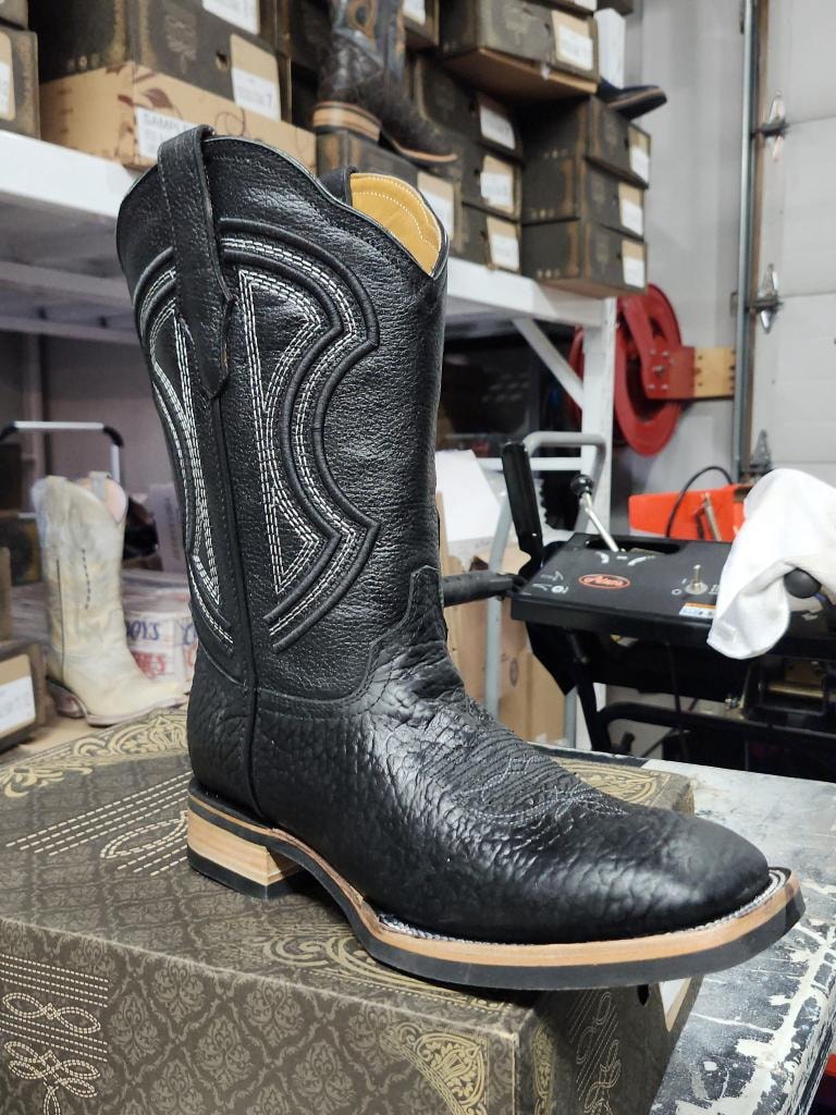 Black western cowboy boot